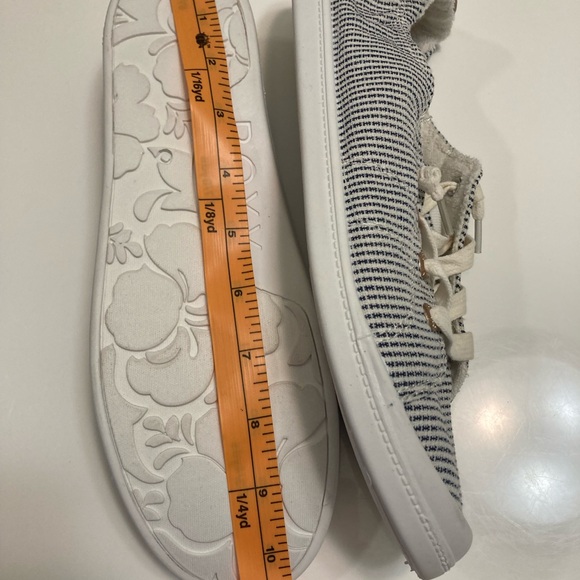Roxy Striped Casual Sneakers
New W/o Tags - Picture 4 of 4